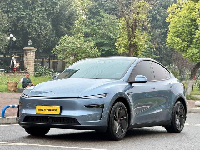 Tesla Model Y 2026 #15 Tesla Model Y 2026 صورة سيارة #15