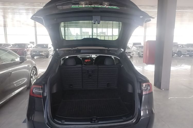 Tesla Model Y 2024 #19 Tesla Model Y 2024 immagine di auto #19