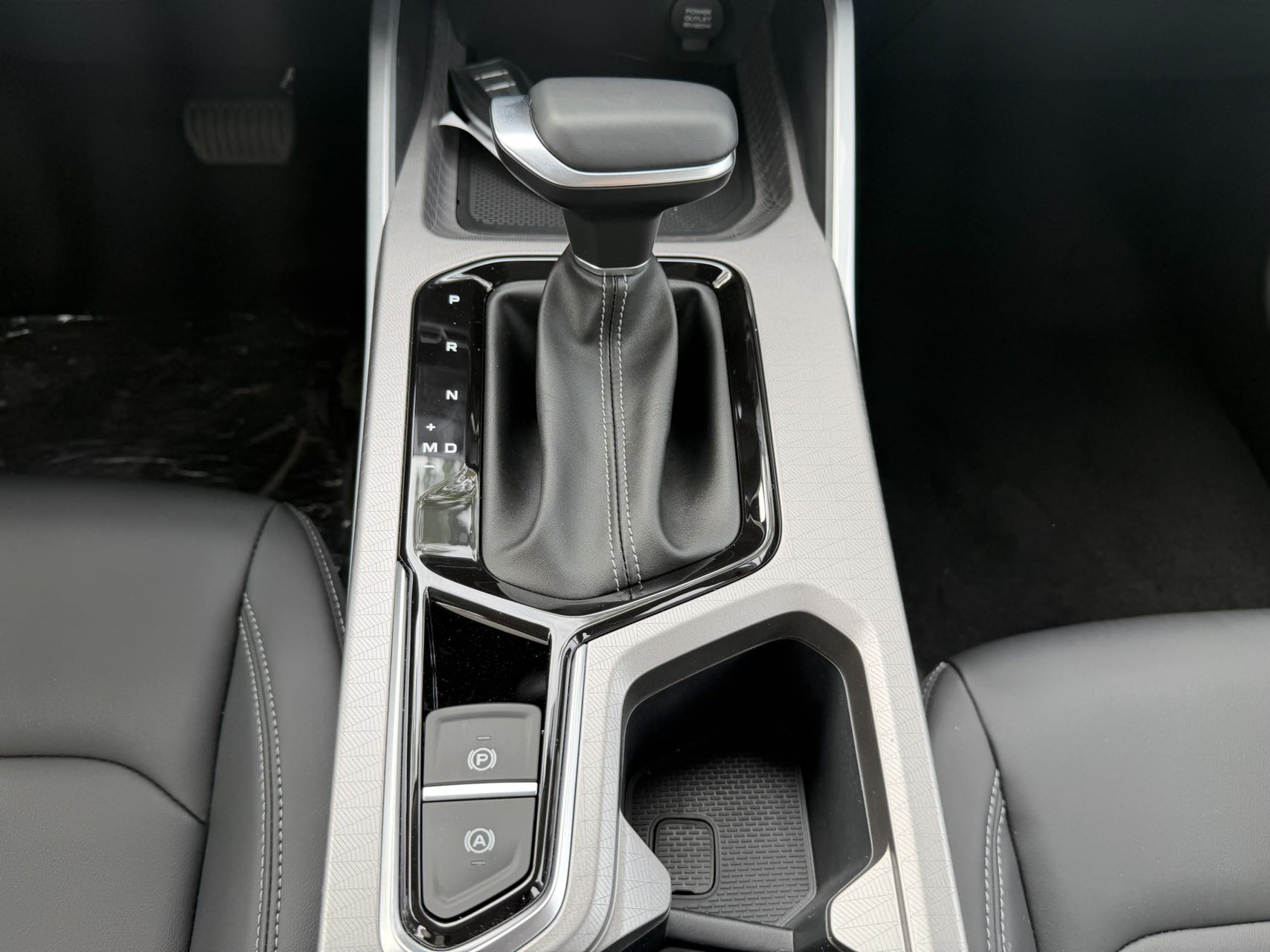 GEELY Emgrand 2026 #8 GEELY Emgrand 2026 car image #8