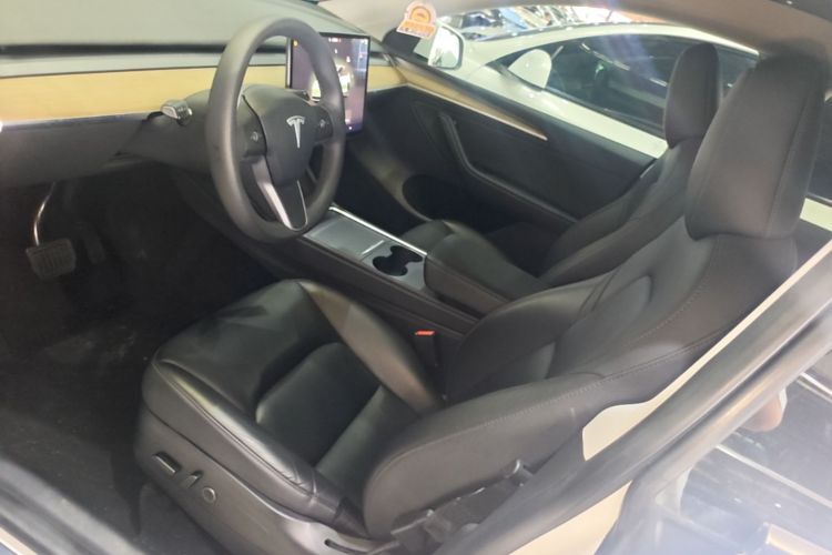 Tesla Model Y 2023 immagine di auto #15