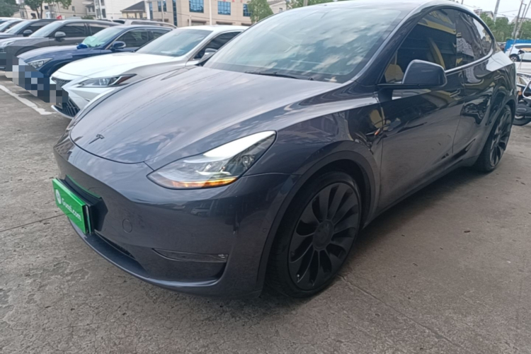Tesla Model Y 2023 immagine di auto #2