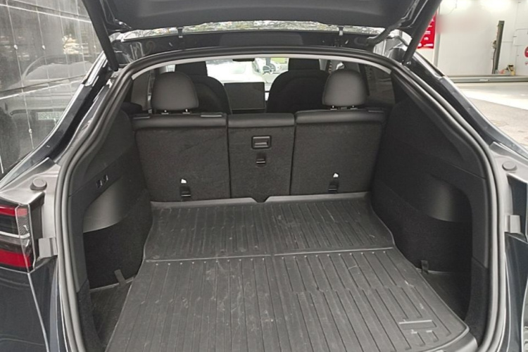 Tesla Model Y 2024 #19 Tesla Model Y 2024 car image #19