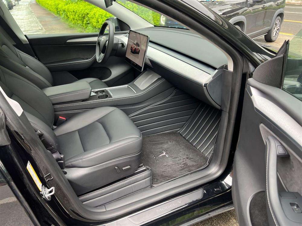 Tesla Model Y 2023 #9 Tesla Model Y 2023 car image #9