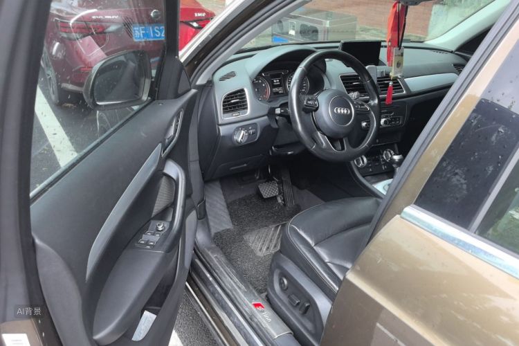 Audi Q3 2015 car image #18