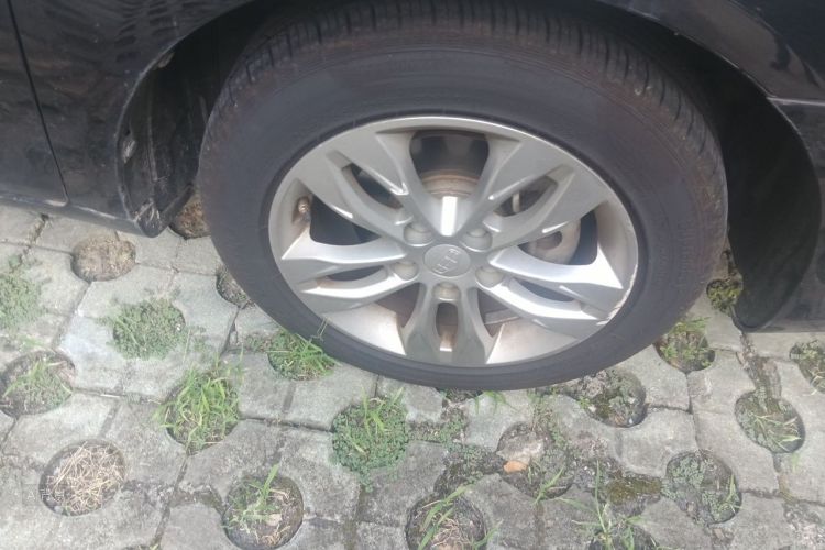 GEELY Emgrand 2016 car image #9