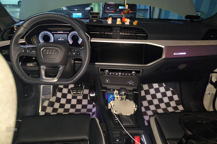 Audi Q3 2025 car image #11