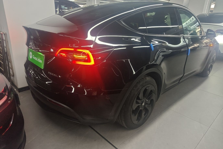 Tesla Model Y 2022 car image #7
