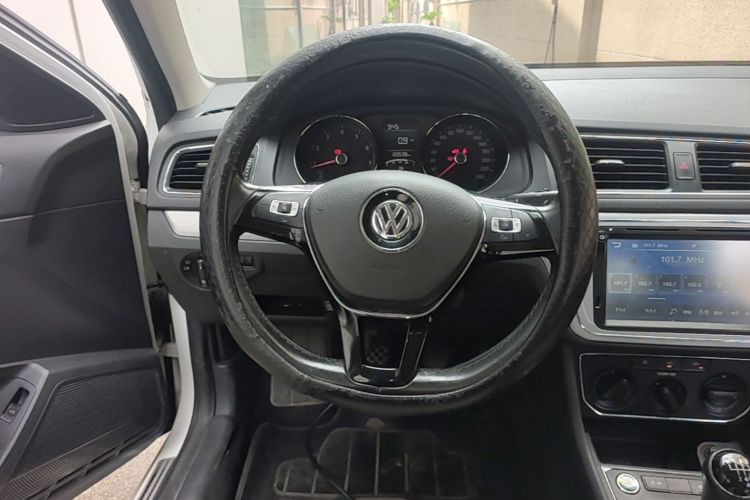 Volkswagen Lavida 2017 car image #15