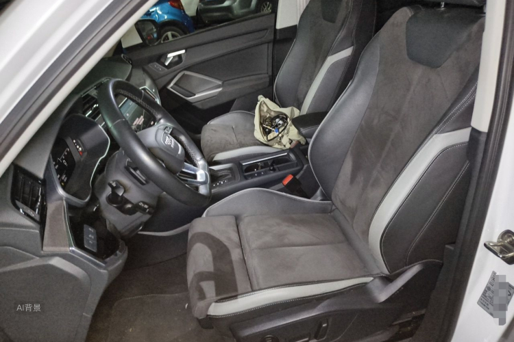 Audi Q3 2023 car image #17