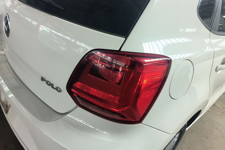 Volkswagen Polo 2016 car image #8