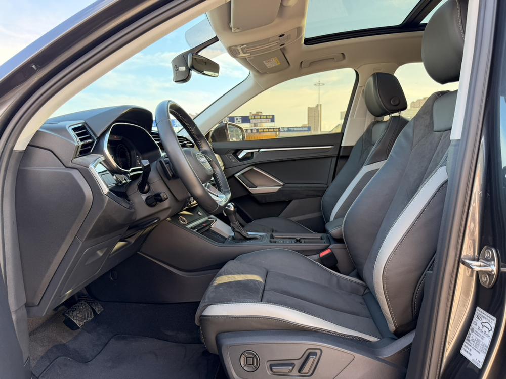 Audi Q3 2022 car image #9