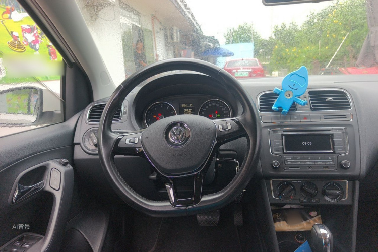 Volkswagen Polo 2017 car image #12