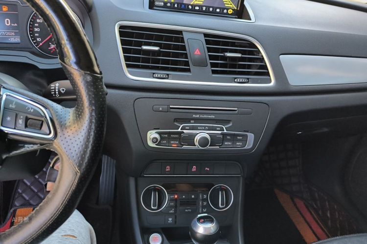 Audi Q3 2018 car image #15