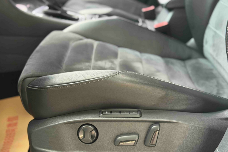Volkswagen Golf 2018 car image #10