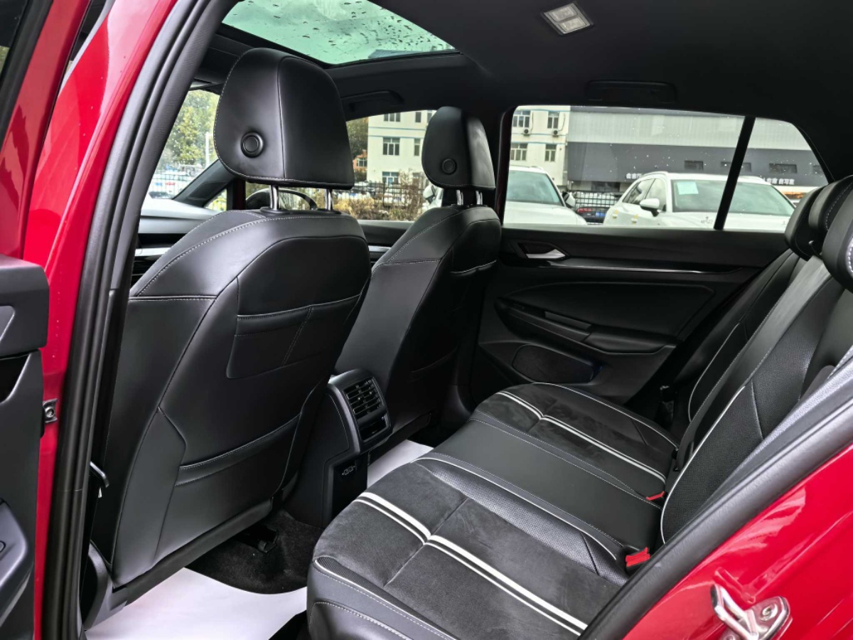 Volkswagen Golf 2022 car image #2
