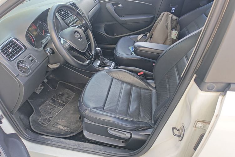 Volkswagen Polo 2015 car image #15