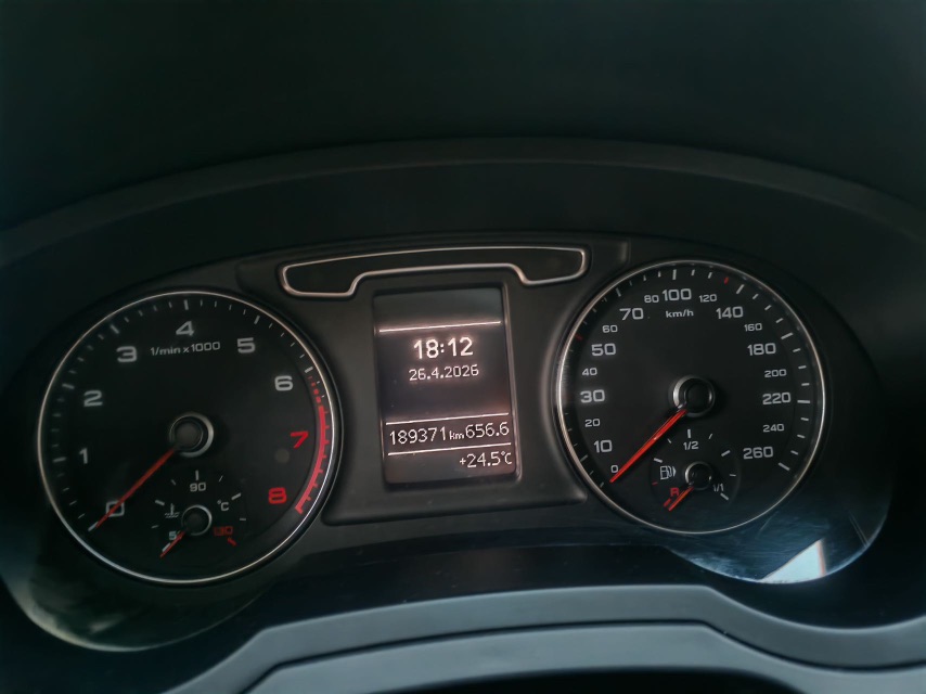 Audi Q3 2016 car image #5