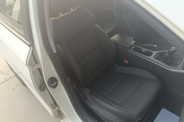 GEELY Emgrand 2021 #24 GEELY Emgrand 2021 car image #24