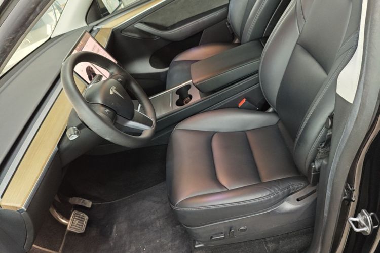 Tesla Model Y 2022 car image #19