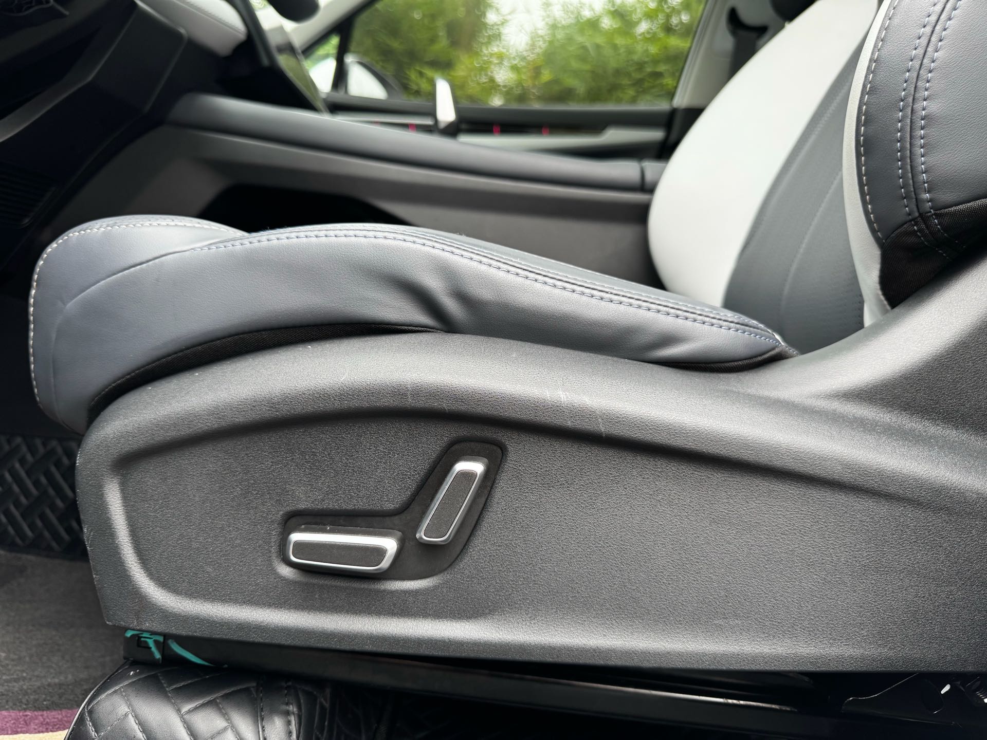 GEELY Boyue L 2024 car image #6