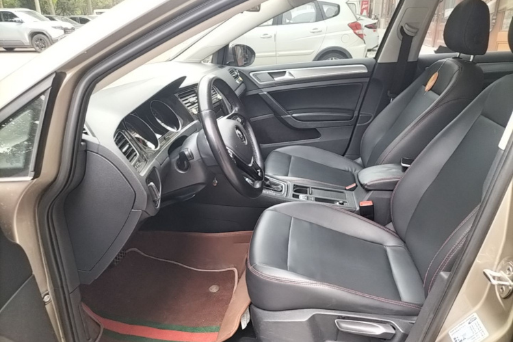 Volkswagen Golf 2020 car image #15