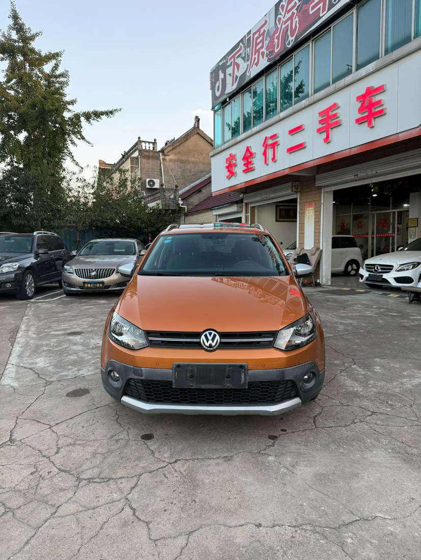 Volkswagen Polo 2015 car image #3