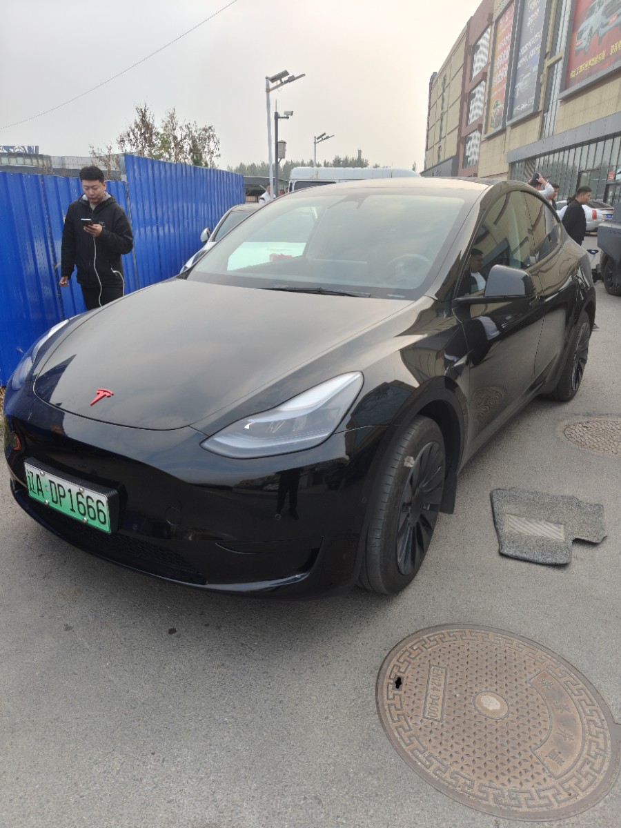 Tesla Model Y 2023 صورة سيارة 