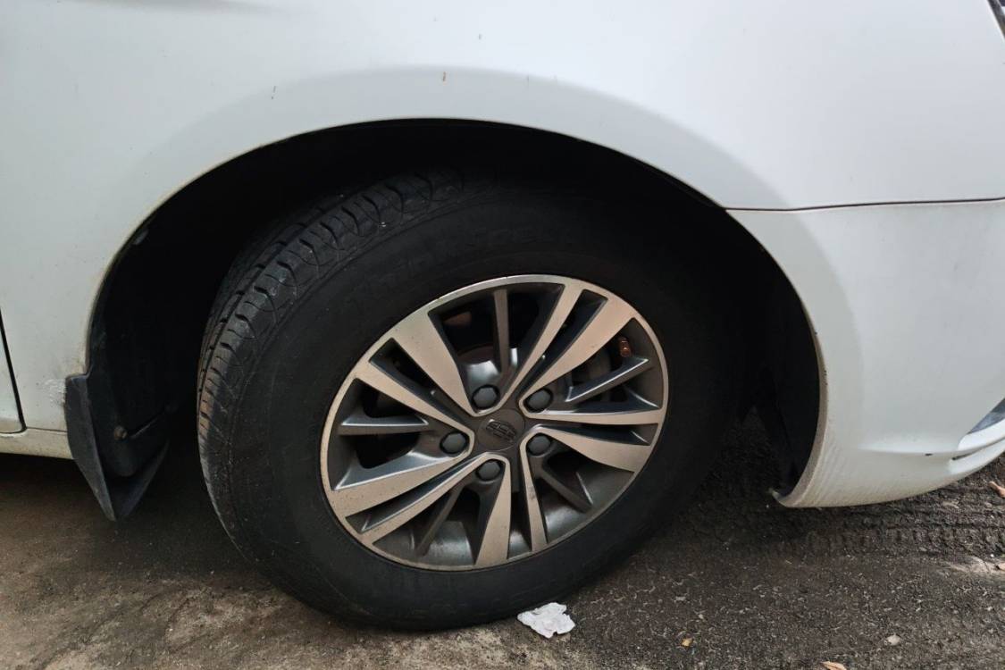 GEELY Emgrand 2018 car image #9