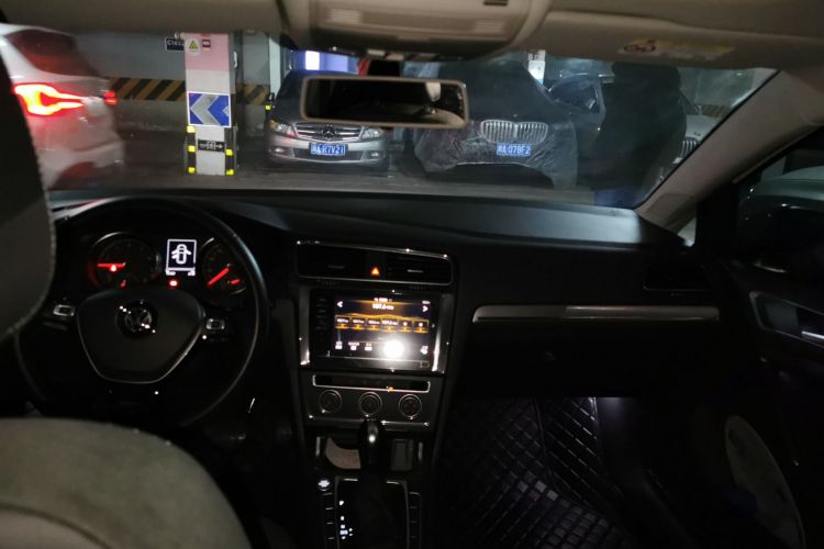 Volkswagen Golf 2020 car image #16
