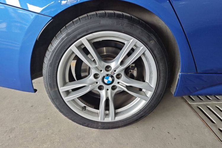 BMW 3 Series 2019 car image #10