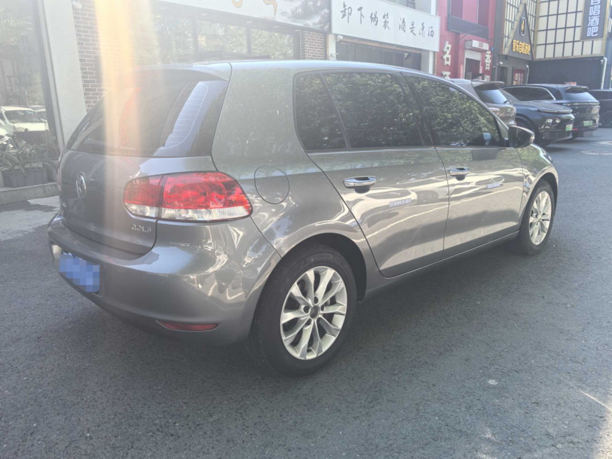 Volkswagen Golf 2012 car image #3