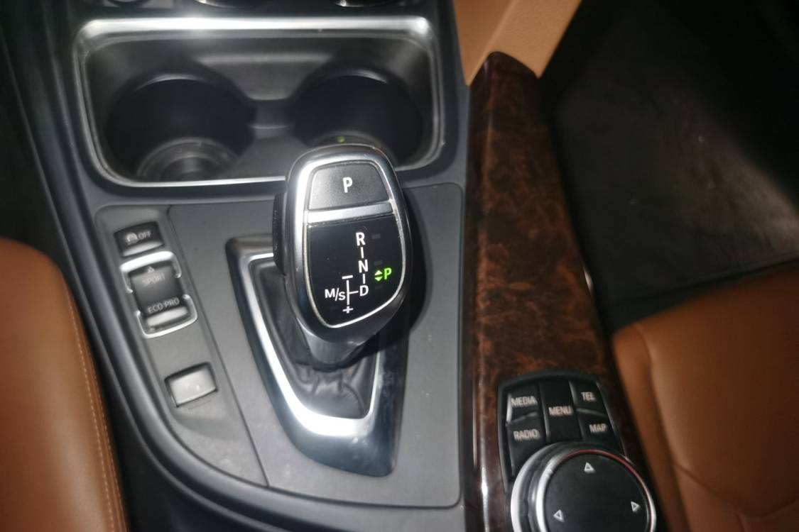 BMW 3 Series 2015 car image #27