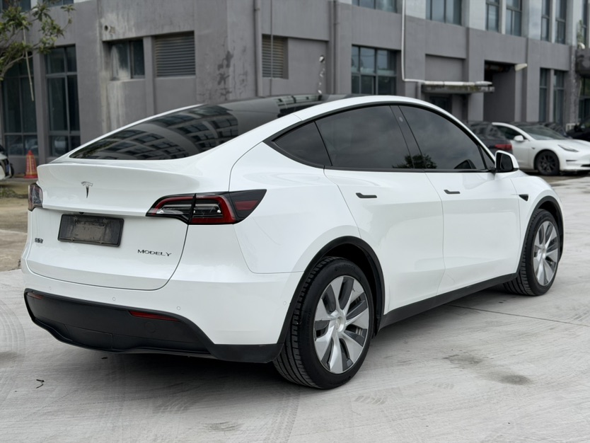Tesla Model Y 2022 #9 Tesla Model Y 2022 car image #9