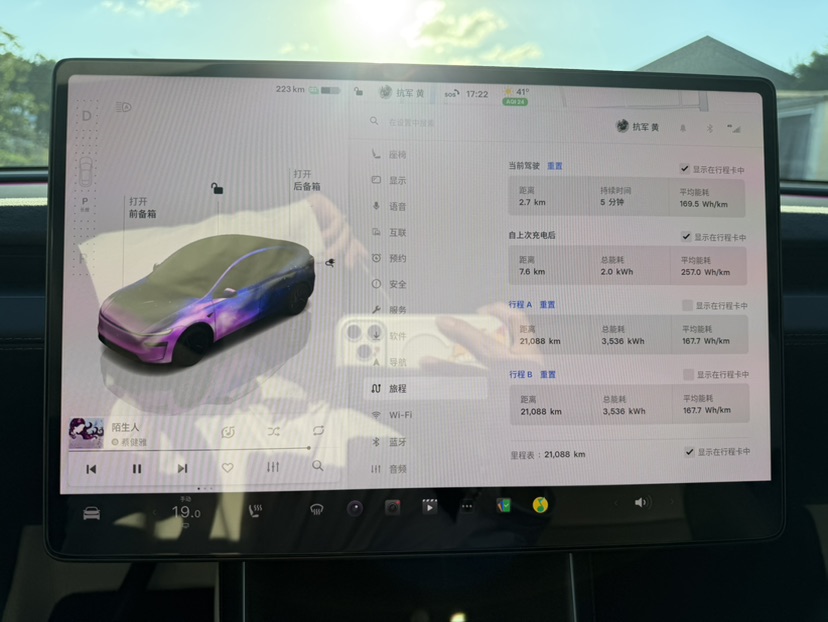 Tesla Model Y 2025 #9 Tesla Model Y 2025 car image #9