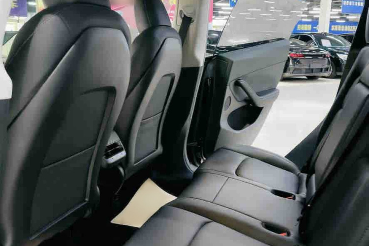 Tesla Model Y 2023 immagine di auto #9