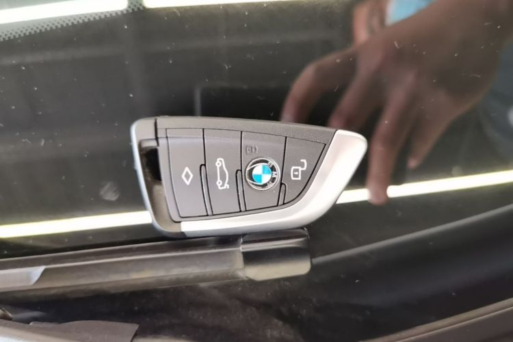 BMW 3 Series 2025 car image #9