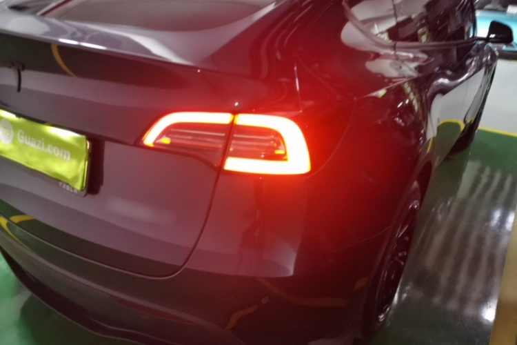 Tesla Model Y 2024 #8 Tesla Model Y 2024 car image #8