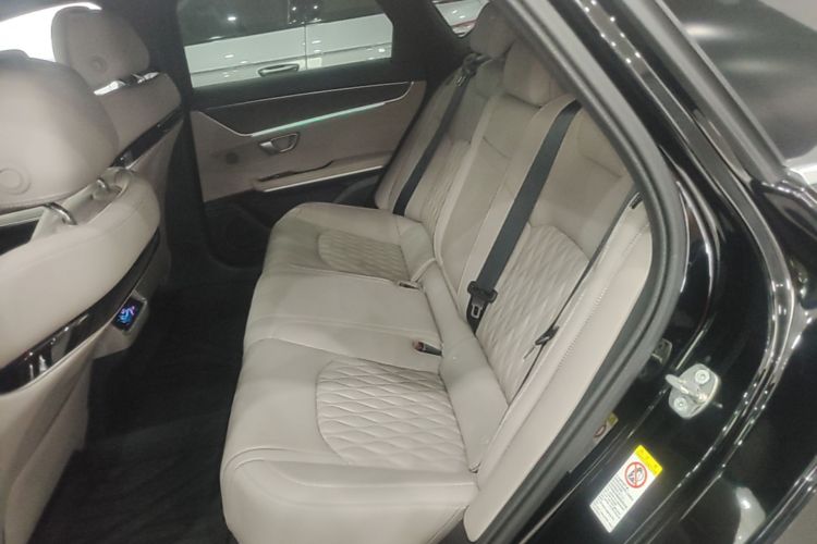 BYD Han 2025 car image #17