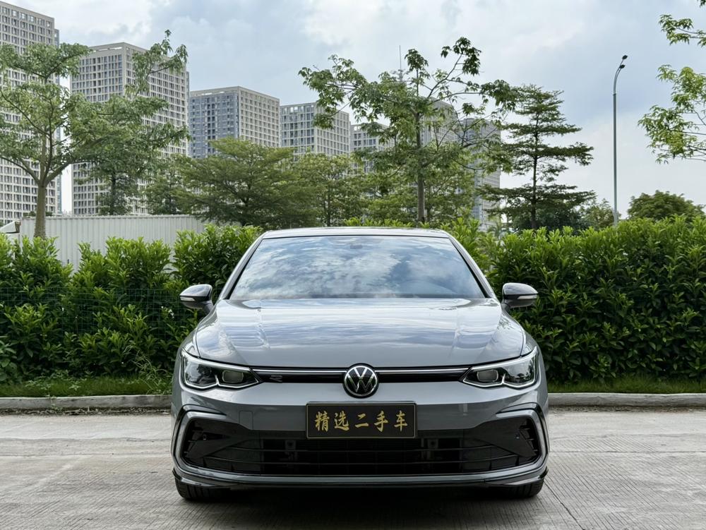 Volkswagen Golf 2024 car image #2