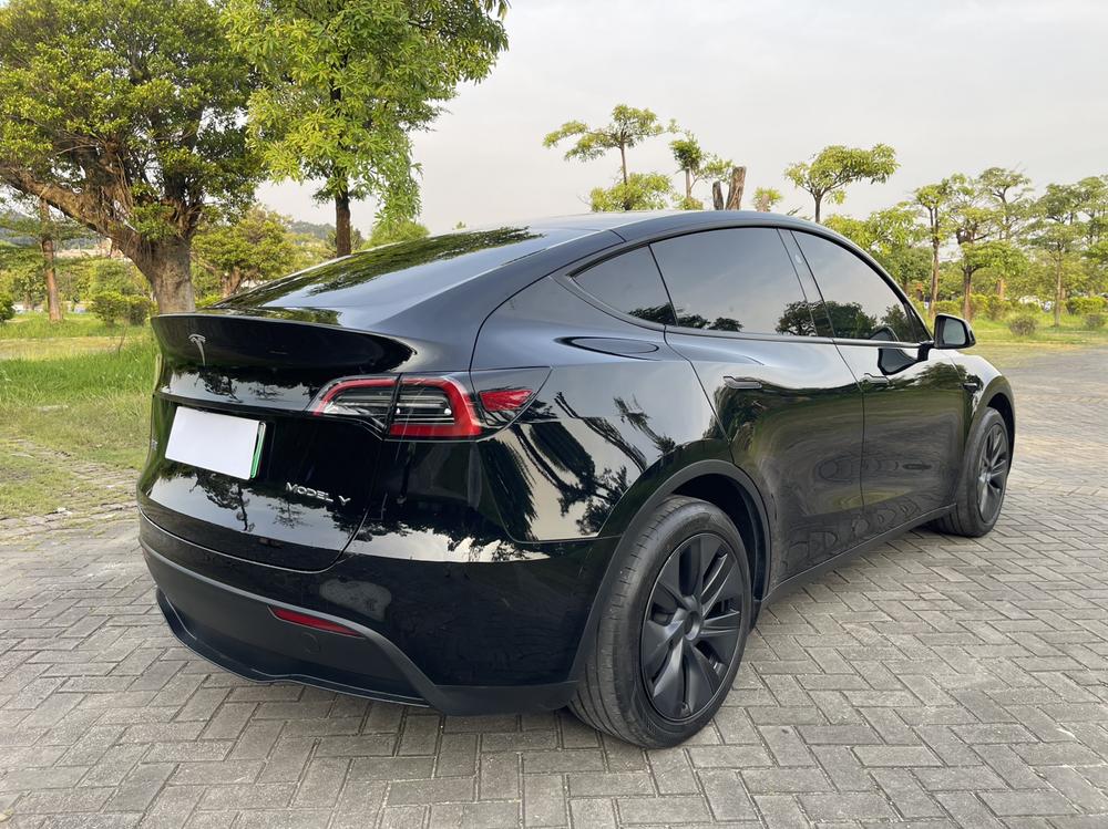 Tesla Model Y 2024 #6 Tesla Model Y 2024 car image #6