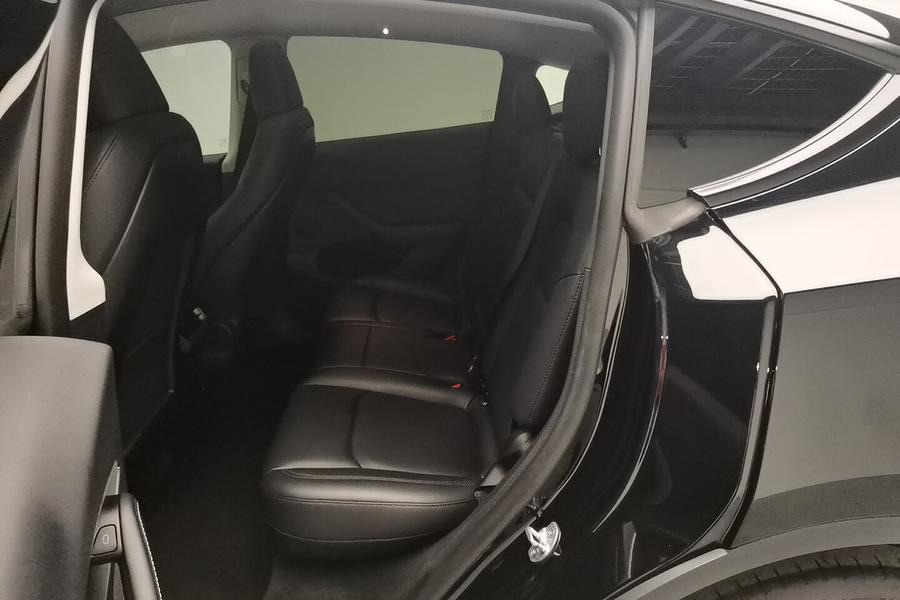 Tesla Model Y 2023 car image #5