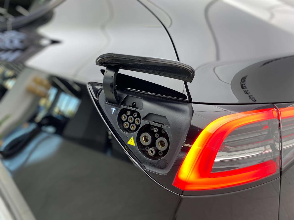 Tesla Model Y 2023 #19 Tesla Model Y 2023 car image #19