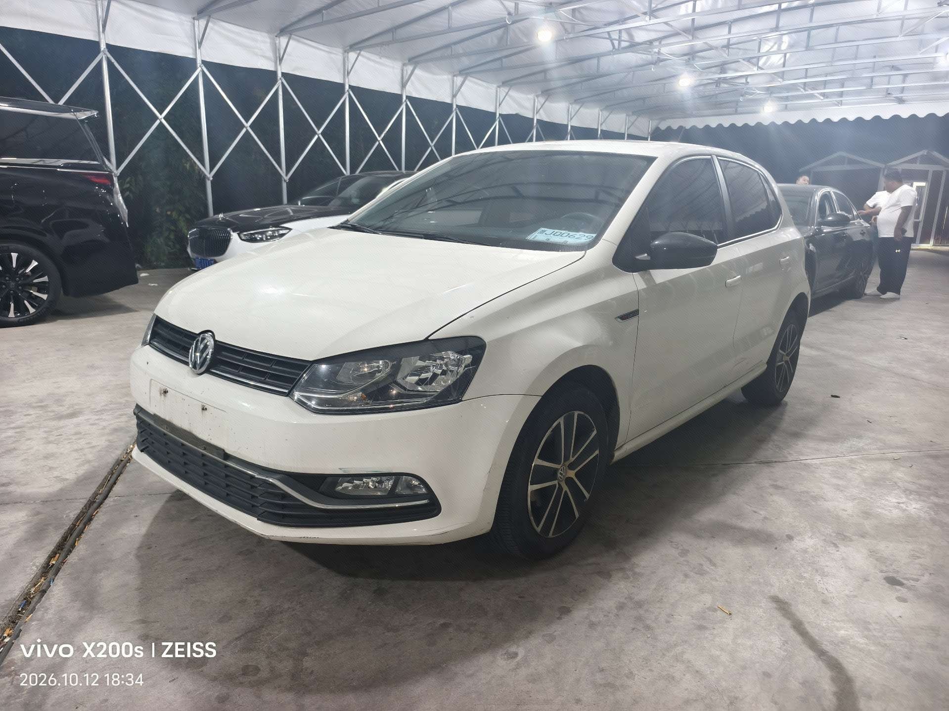 Volkswagen Polo 2015 car image 