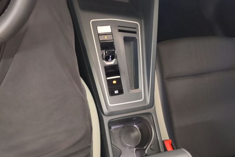 Volkswagen Golf 2022 car image #14