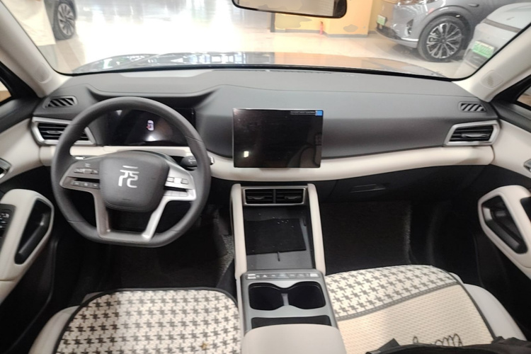 BYD YuanUP 2025 #10 BYD YuanUP 2025 car image #10
