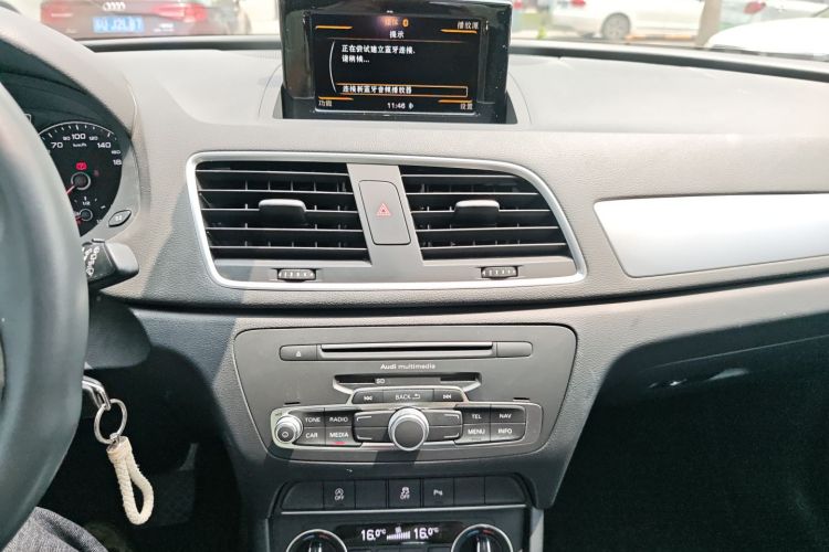 Audi Q3 2018 car image #13