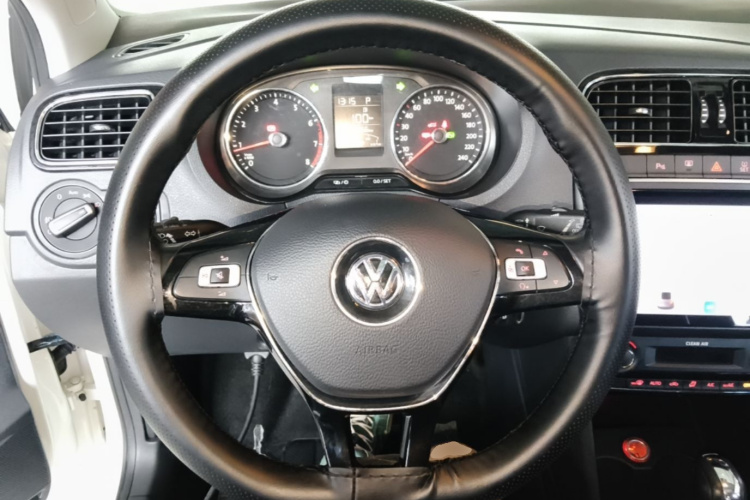Volkswagen Polo 2017 car image #11