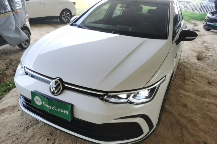 Volkswagen Golf 2023 #2 Volkswagen Golf 2023 صورة سيارة #2