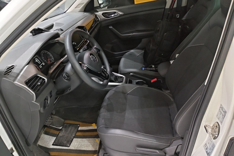 Volkswagen T-Cross 2020 #22 Volkswagen T-Cross 2020 car image #22