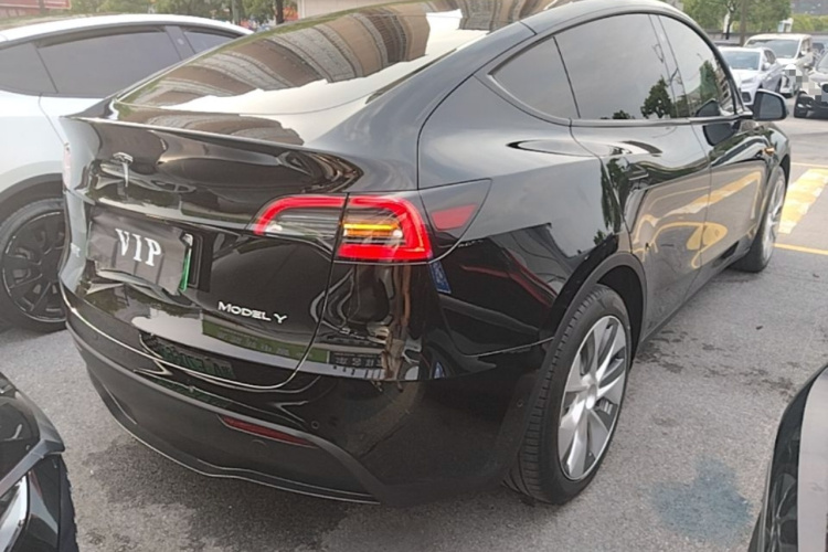Tesla Model Y 2023 #5 Tesla Model Y 2023 car image #5